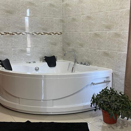 Suite Con Jacuzzi En Rio Laja מראה חיצוני תמונה